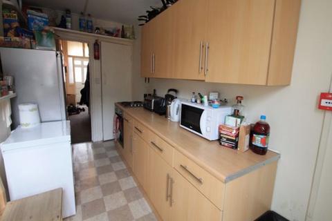 6 bedroom house to rent, Brudenell Avenue, Leeds