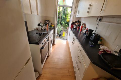 4 bedroom house to rent, Victoria Road, Leeds