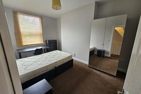 6 bedroom house to rent, Ridgeway Terrace (Delph Lane), Leeds