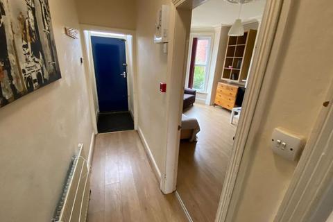 4 bedroom house to rent, Cardigan Lane, Leeds