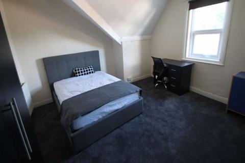 4 bedroom house to rent, Hartley Avenue, Leeds