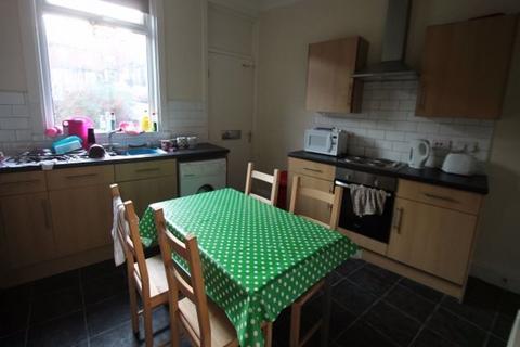 4 bedroom house to rent, Hartley Avenue, Leeds