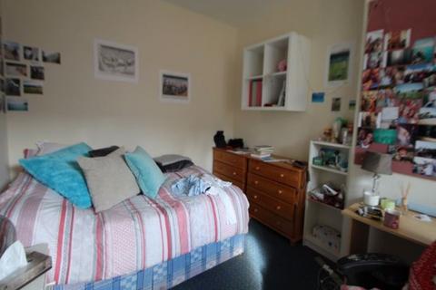 4 bedroom house to rent, Hessle Mount, Leeds