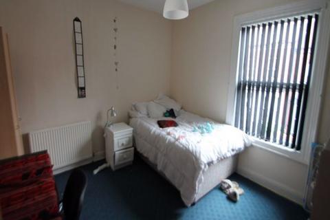 4 bedroom house to rent, Hessle Mount, Leeds