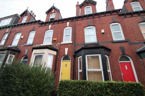 4 bedroom house to rent, Hessle View, Leeds