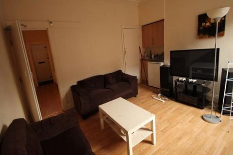 4 bedroom house to rent, Hessle View, Leeds