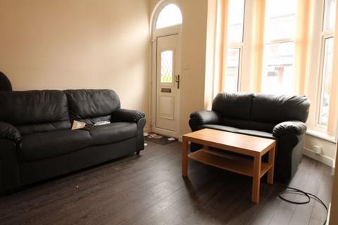 4 bedroom house to rent, Hessle View, Leeds