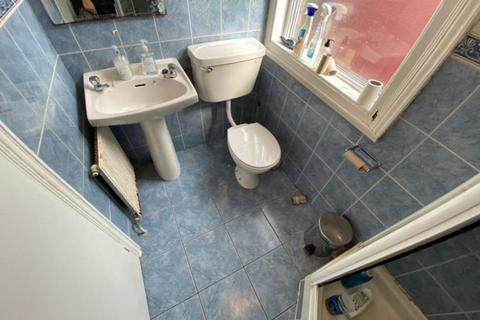6 bedroom house to rent, Hartley Avenue, Leeds