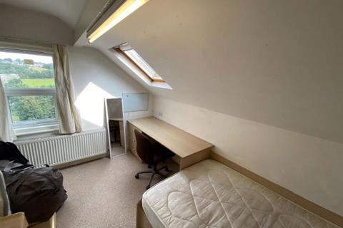 6 bedroom house to rent, Hartley Avenue, Leeds