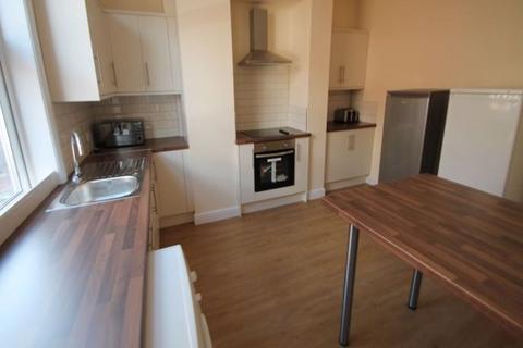 4 bedroom house to rent, Norwood Place, Leeds