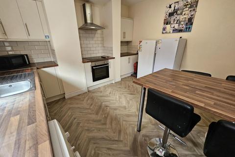 4 bedroom house to rent, Norwood Place, Leeds