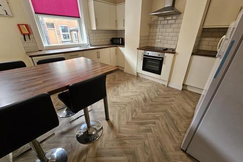 4 bedroom house to rent, Norwood Place, Leeds