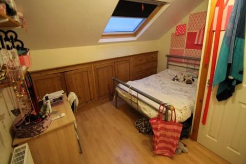 6 bedroom house to rent, Burchett Terrace, Leeds