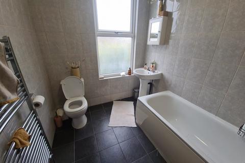 3 bedroom house to rent, Beechwood Row, Leeds