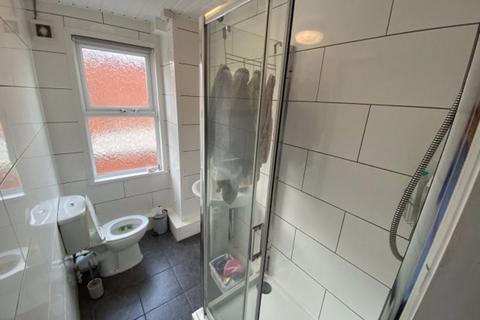 4 bedroom house to rent, Richmond Mount, Leeds