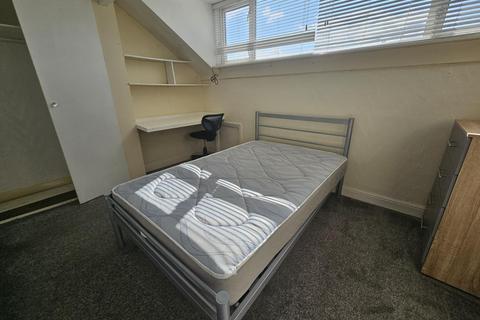 4 bedroom house to rent, Thornville Street, Leeds