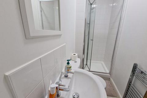 4 bedroom house to rent, Thornville Street, Leeds