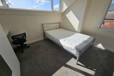 4 bedroom house to rent, Thornville Street, Leeds