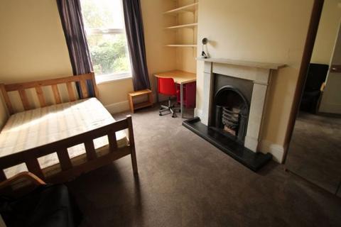 4 bedroom house to rent, Victoria Road, Leeds