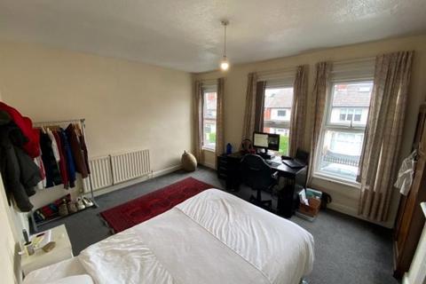 4 bedroom house to rent, Walmsley Road, Leeds