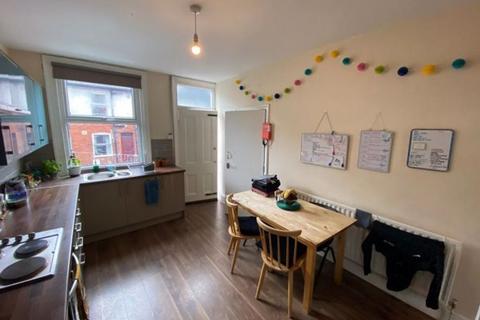 4 bedroom house to rent, Walmsley Road, Leeds