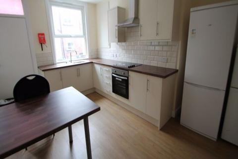 4 bedroom house to rent, Welton Mount, Leeds