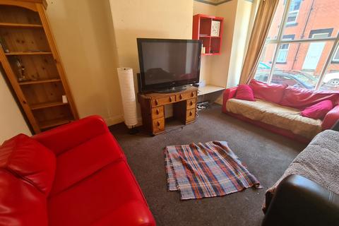 4 bedroom house to rent, Welton Mount, Leeds