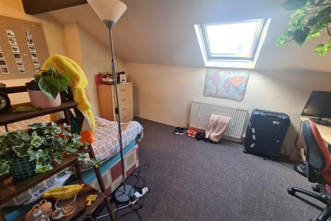 4 bedroom house to rent, Welton Mount, Leeds