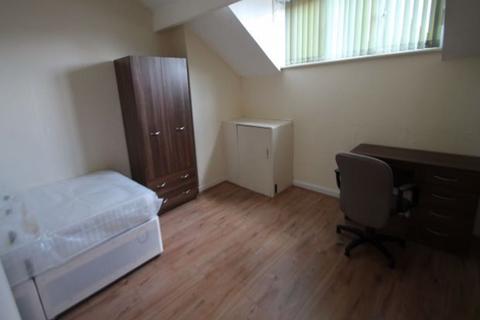 4 bedroom house to rent, Welton Place, Leeds