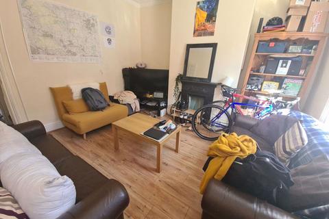 4 bedroom house to rent, Welton Place, Leeds