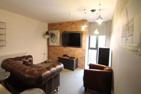 2 bedroom house to rent, Moorland Avenue, Leeds