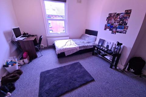 3 bedroom house to rent - Harold View, Leeds