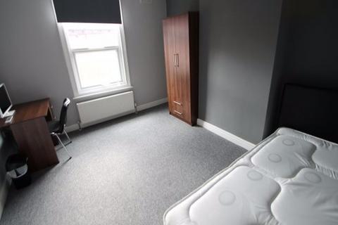 3 bedroom house to rent, Harold View, Leeds