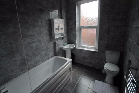 3 bedroom house to rent, Harold View, Leeds