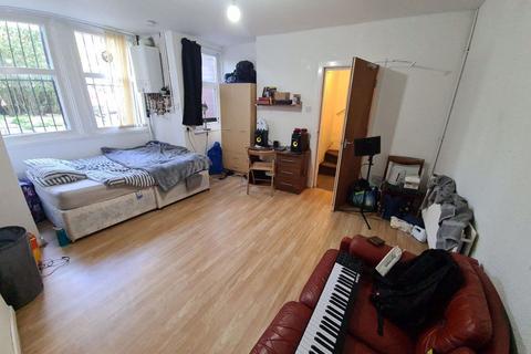 3 bedroom house to rent, Brudenell Road, Leeds