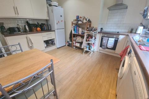 3 bedroom house to rent, Village Place, Leeds