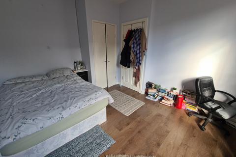 3 bedroom house to rent, Beechwood View, Leeds