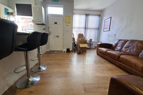 3 bedroom house to rent, Beechwood View, Leeds