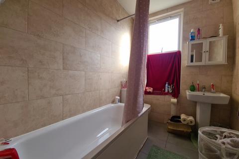 3 bedroom house to rent, Beechwood View, Leeds