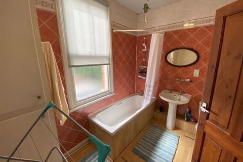 3 bedroom house to rent, Victoria Road, Leeds