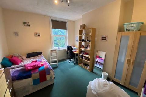 3 bedroom house to rent, Victoria Road, Leeds