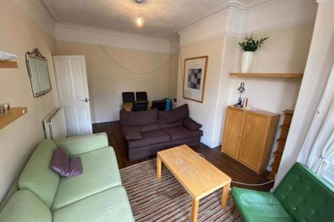 3 bedroom house to rent, Victoria Road, Leeds