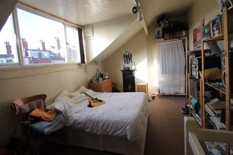 2 bedroom house to rent, Argie Road, Leeds