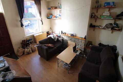 2 bedroom house to rent, Argie Road, Leeds