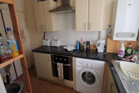 2 bedroom house to rent, Argie Road, Leeds