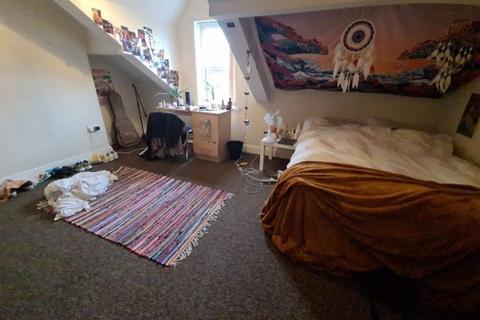 5 bedroom house to rent, Cardigan Road, Leeds