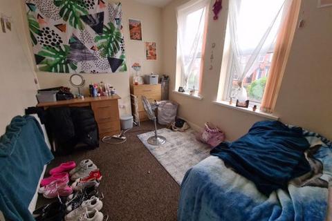 5 bedroom house to rent, Cardigan Road, Leeds