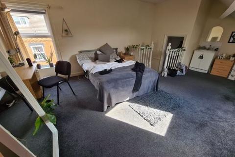 2 bedroom house to rent, Granby View, Leeds