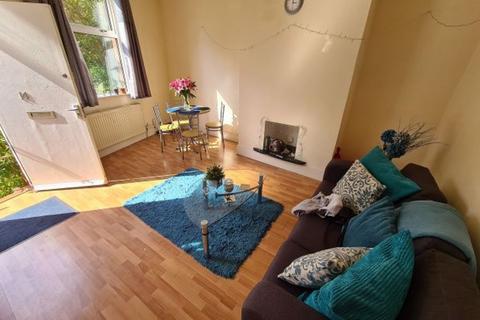 2 bedroom house to rent, Granby View, Leeds