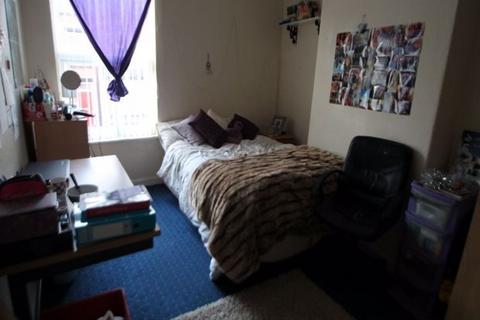 7 bedroom house to rent, Chestnut Avenue, Leeds